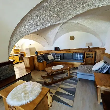 Atypique Avec Cheminee Et Parking Au Centre De Montalbert - Fr-1-755-46 *