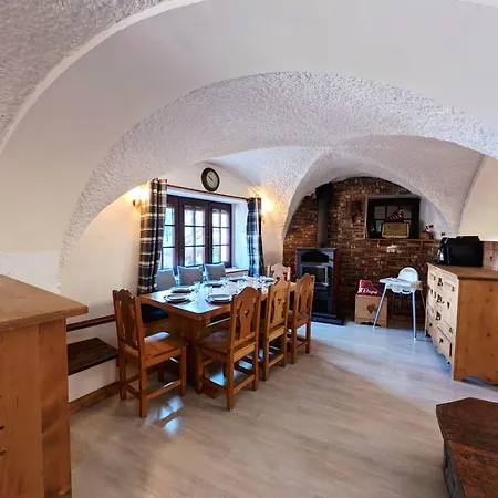 Atypique Avec Cheminee Et Parking Au Centre De Montalbert - Fr-1-755-46 *