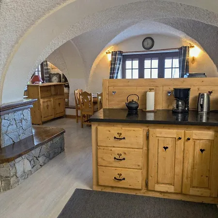 Atypique Avec Cheminée Et Parking Au Centre De Montalbert - Fr-1-755-46 Appartement *