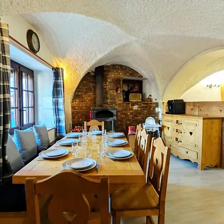 Atypique Avec Cheminee Et Parking Au Centre De Montalbert - Fr-1-755-46 Apartment *