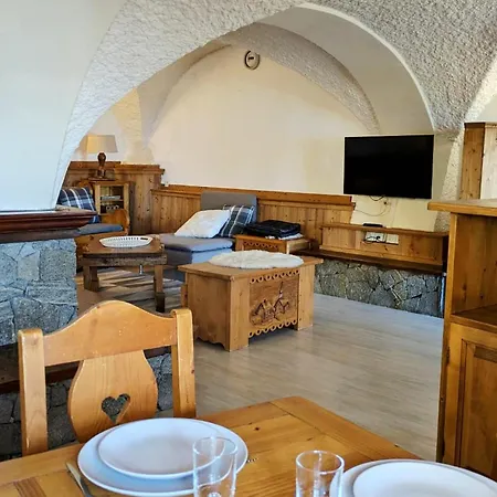 Atypique Avec Cheminee Et Parking Au Centre De Montalbert - Fr-1-755-46 *