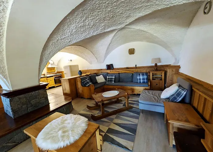 Atypique Avec Cheminee Et Parking Au Centre De Montalbert - Fr-1-755-46 *