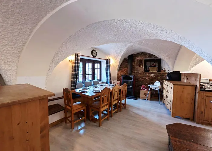 Atypique Avec Cheminee Et Parking Au Centre De Montalbert - Fr-1-755-46 *