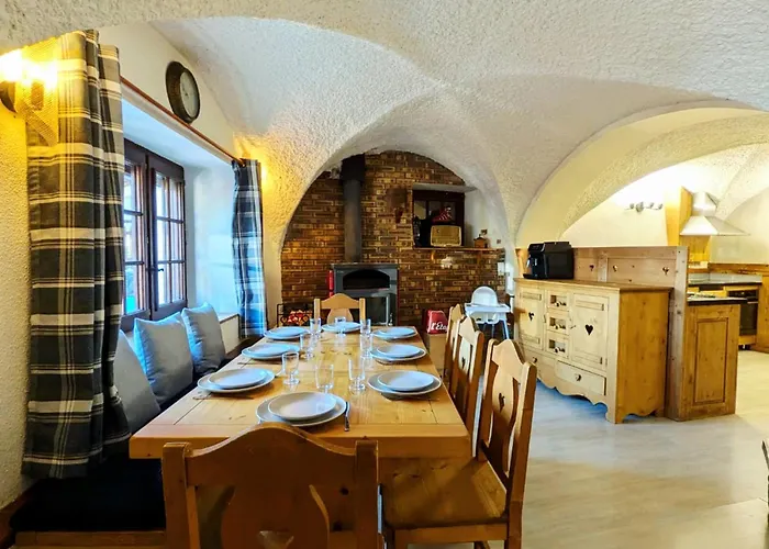 Atypique Avec Cheminee Et Parking Au Centre De Montalbert - Fr-1-755-46 Apartment *