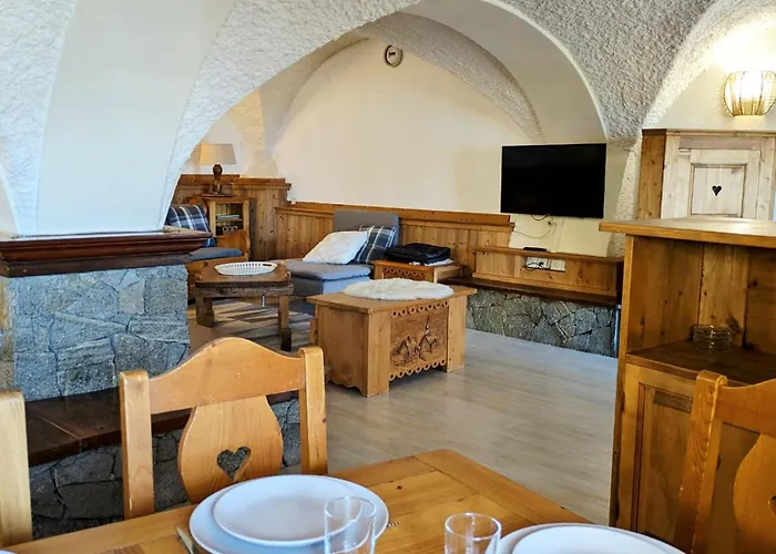 Atypique Avec Cheminee Et Parking Au Centre De Montalbert - Fr-1-755-46 *