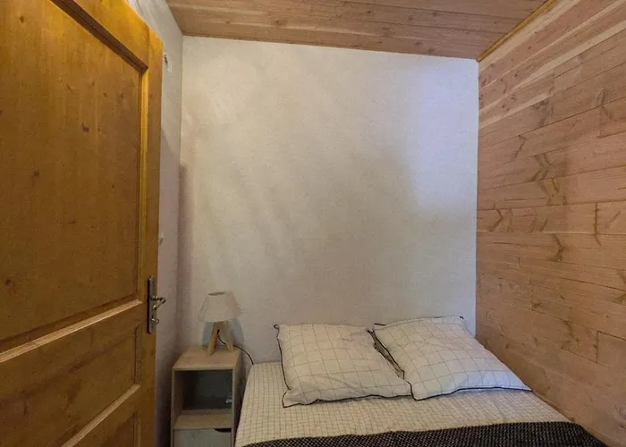 Atypique Avec Cheminee Et Parking Au Centre De Montalbert - Fr-1-755-46 *